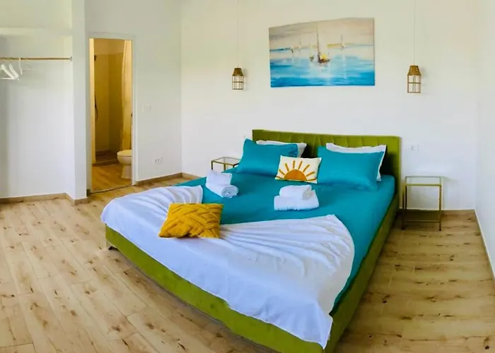 Casa De Oaspeti 2 Mai Pensionat 3*