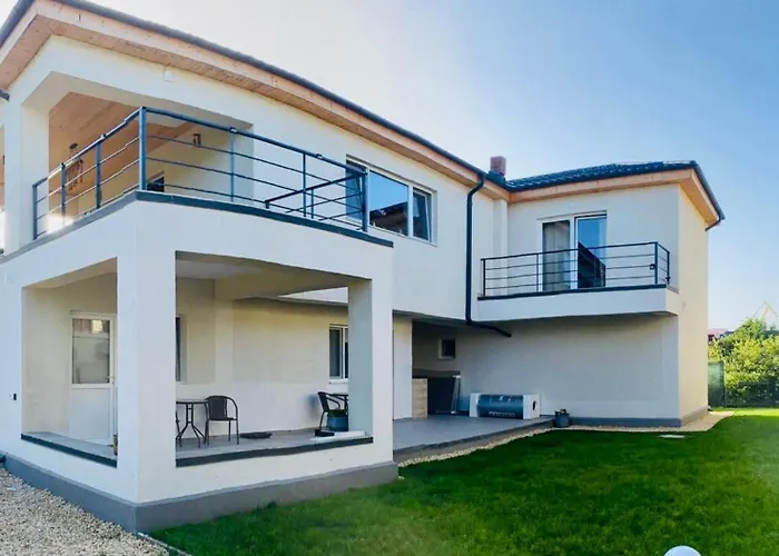 Casa De Oaspeti 2 Mai Pensionat 3*