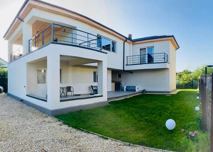 Casa De Oaspeti 2 Mai Pensionat 3*