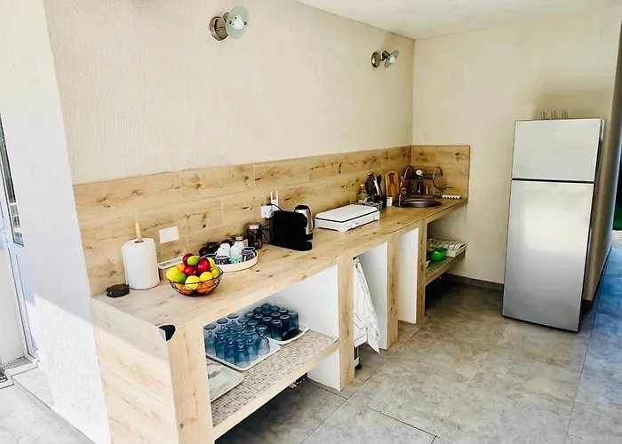 Casa De Oaspeti 2 Mai Pensionat