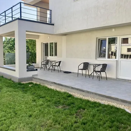 Casa De Oaspeti * 2 Mai