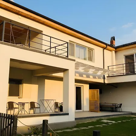 Pensjonat Casa De Oaspeti 2 Mai 3*