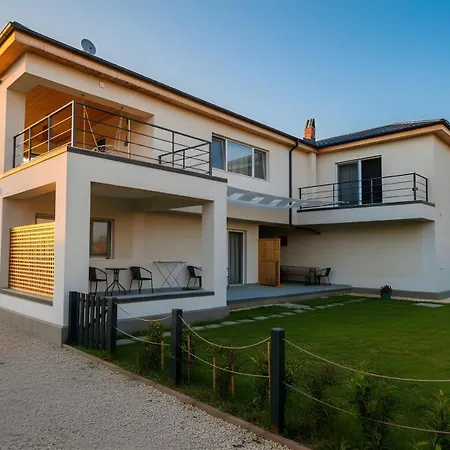 Casa De Oaspeti 2 Mai